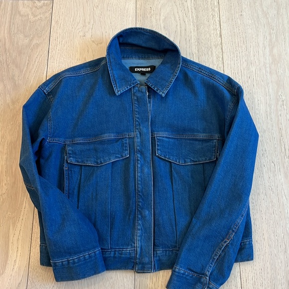 Express Semi-Cropped Snap Front Denim Jacket in Size Medium - Picture 9 of 9
